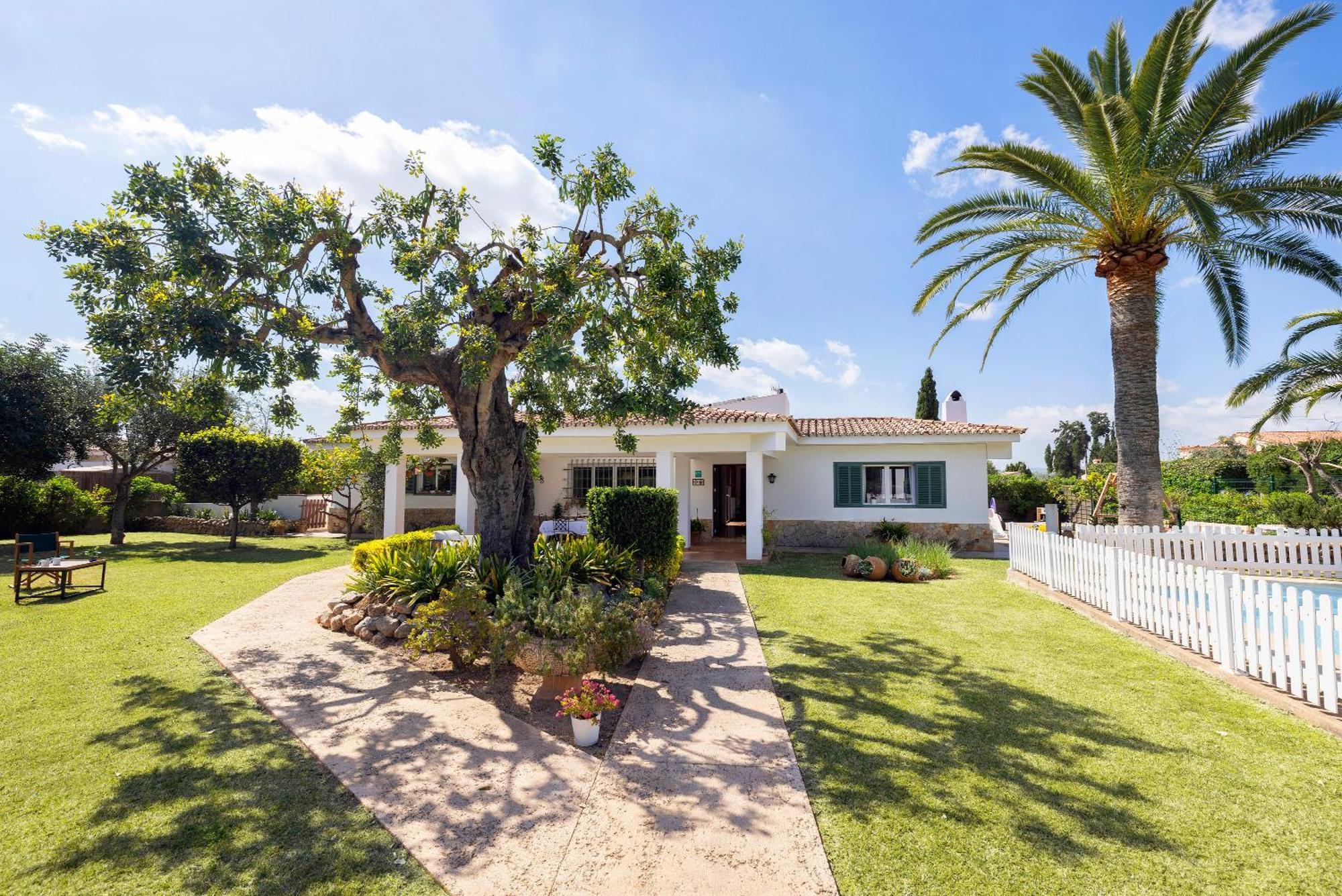 Ideal House For Two Families With Pool And Barbecue Plamanyola Exteriér fotografie