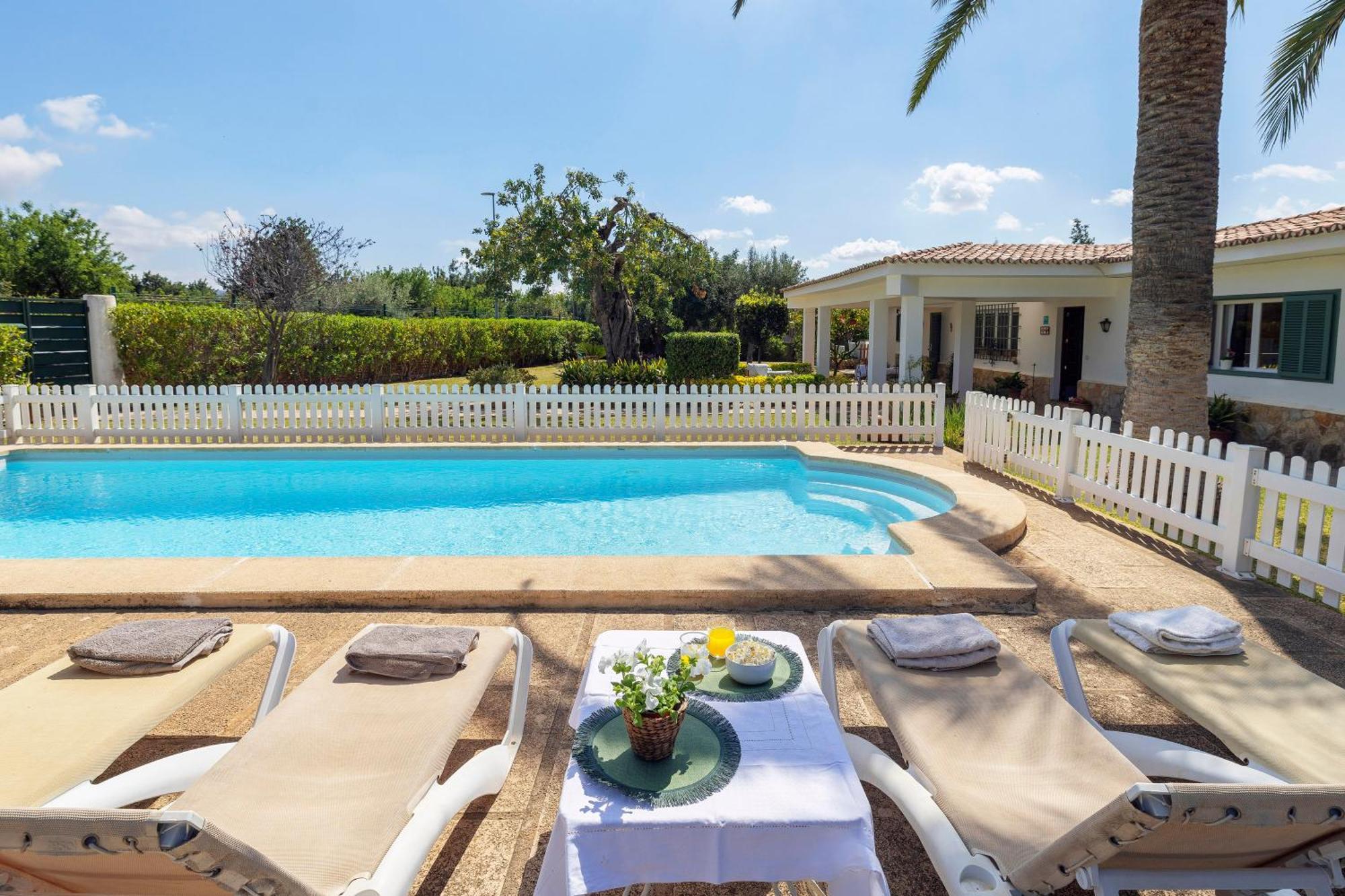 Ideal House For Two Families With Pool And Barbecue Plamanyola Exteriér fotografie