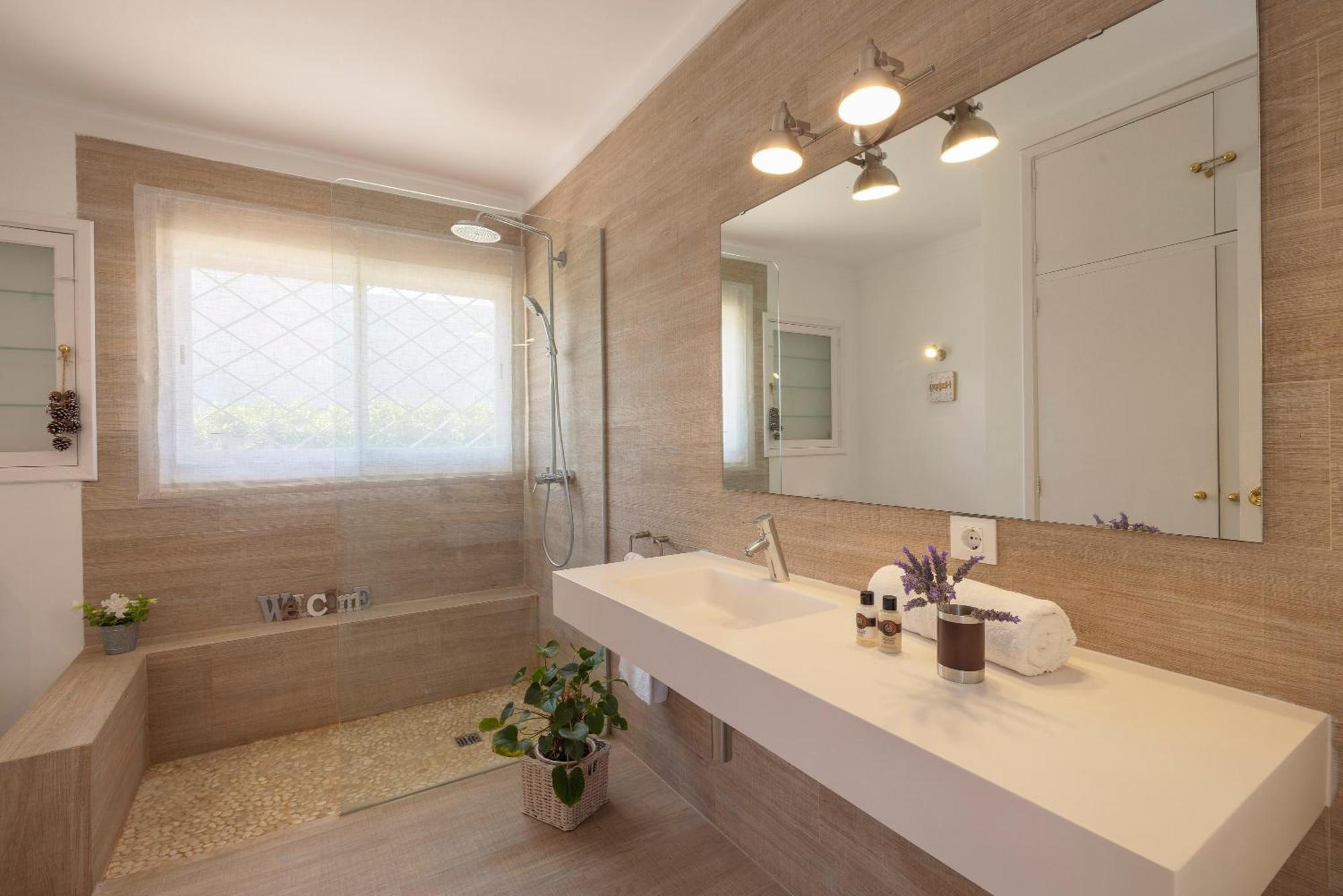 Ideal House For Two Families With Pool And Barbecue Plamanyola Exteriér fotografie